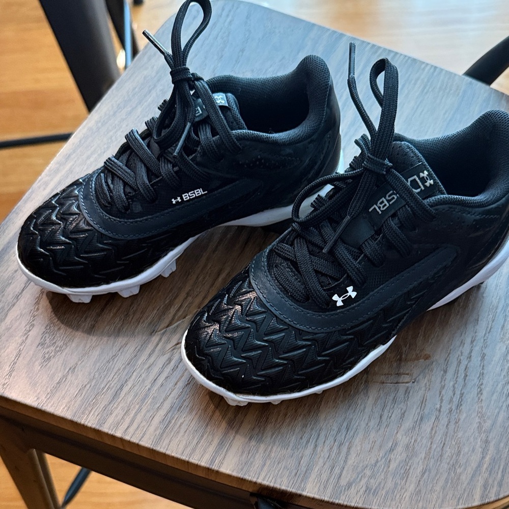 Under Armour Kids Sz 11 Baseball Cleats